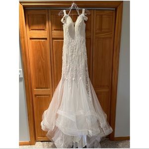 NWT Ava Presley Gown Size 12 White/Iridesc. Sequin